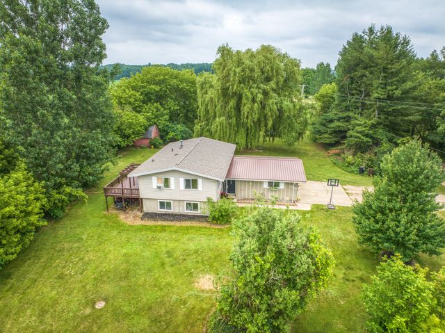 8890 Nw Lake Road, Belvidere Twp, MI 48886
