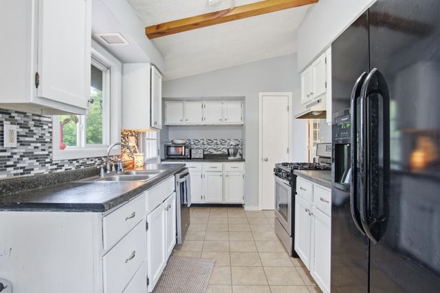 8890 Nw Lake Road, Belvidere Twp, MI 48886