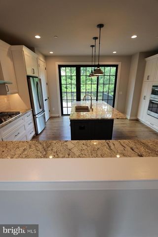 6070 CREEKSIDE DR, Flourtown, PA 19031