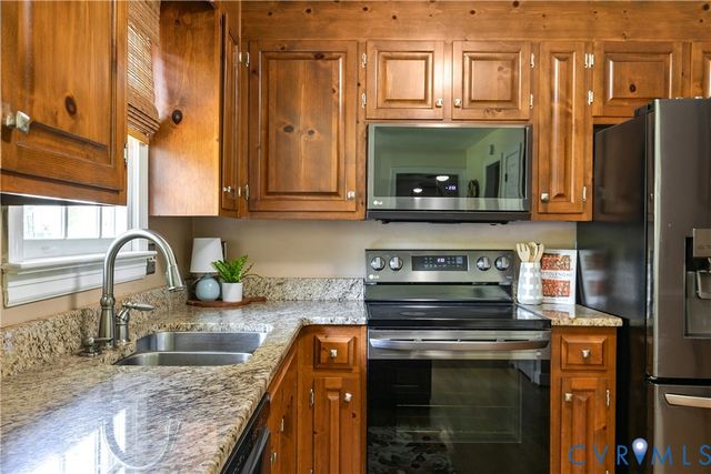 112 Old Brickhouse Ln, Colonial Heights, VA 23834