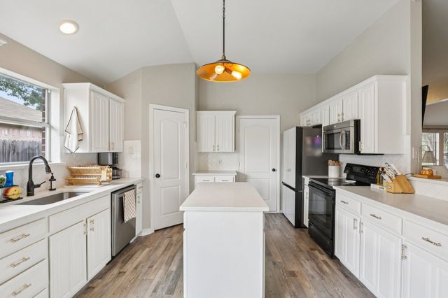 6932 Lomo Alto Drive, Fort Worth, TX 76132