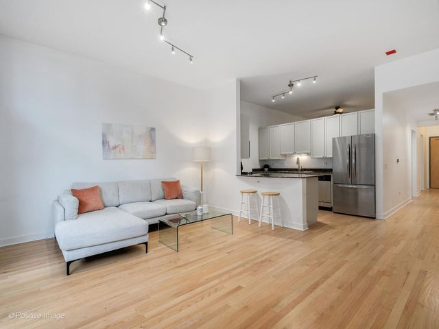 1201 W Adams Street 608, Chicago, IL 60607