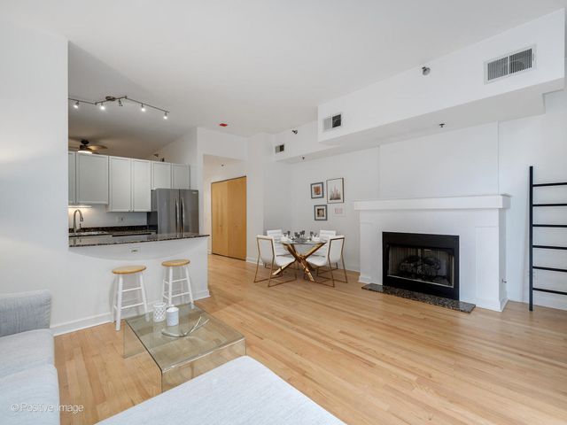 1201 W Adams Street 608, Chicago, IL 60607
