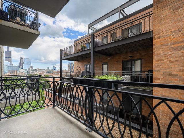 1201 W Adams Street 608, Chicago, IL 60607