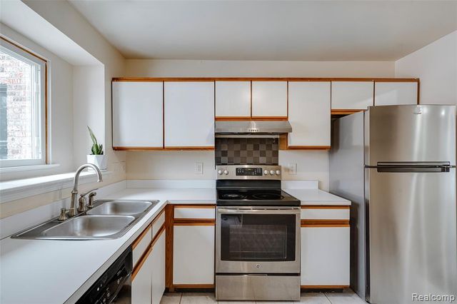 42739 Lilley Pointe Drive, Canton, MI 48187