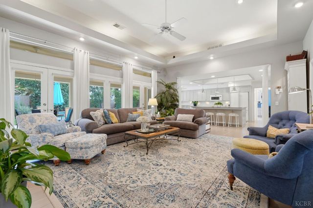 2134 SW Cottonwood Circle, Visalia, CA 93277