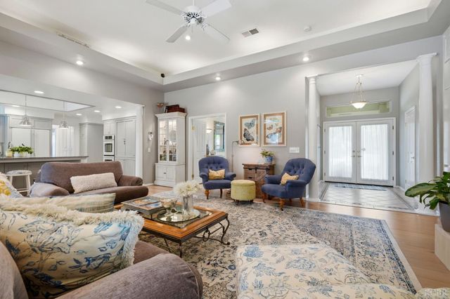 2134 SW Cottonwood Circle, Visalia, CA 93277