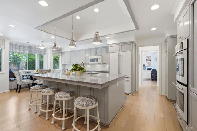 2134 SW Cottonwood Circle, Visalia, CA 93277