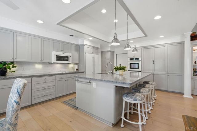 2134 SW Cottonwood Circle, Visalia, CA 93277