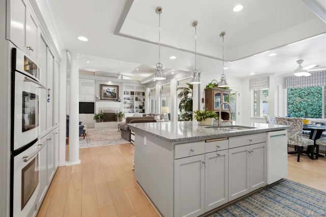 2134 SW Cottonwood Circle, Visalia, CA 93277