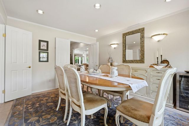 2134 SW Cottonwood Circle, Visalia, CA 93277