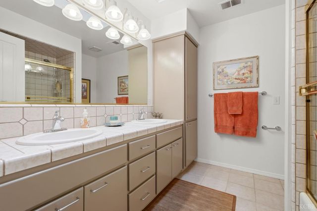 2134 SW Cottonwood Circle, Visalia, CA 93277