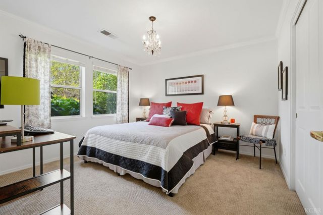 2134 SW Cottonwood Circle, Visalia, CA 93277