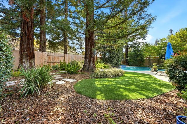 2134 SW Cottonwood Circle, Visalia, CA 93277