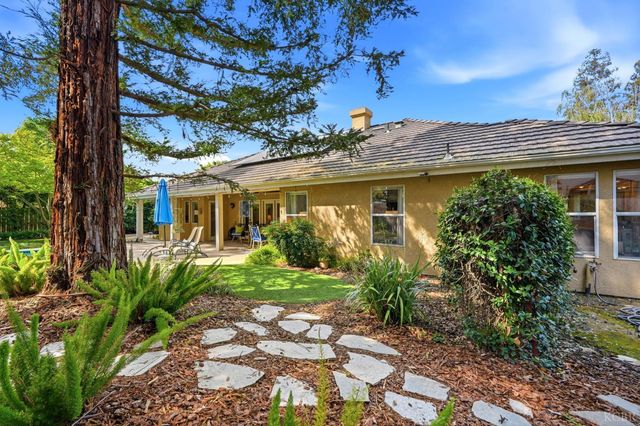 2134 SW Cottonwood Circle, Visalia, CA 93277