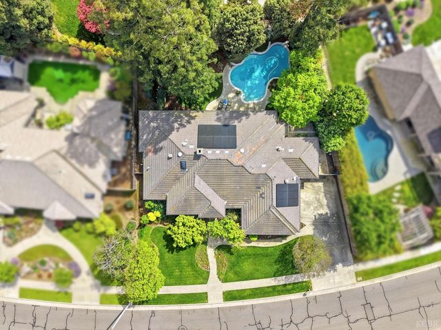 2134 SW Cottonwood Circle, Visalia, CA 93277