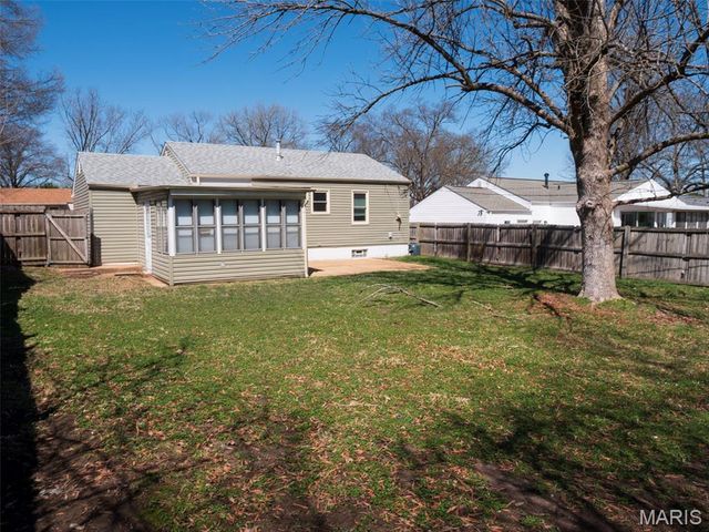 11236 Marley Drive, St Louis, MO 63123