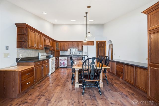 1398 Elizabeth Court, Springfield, OH 45503