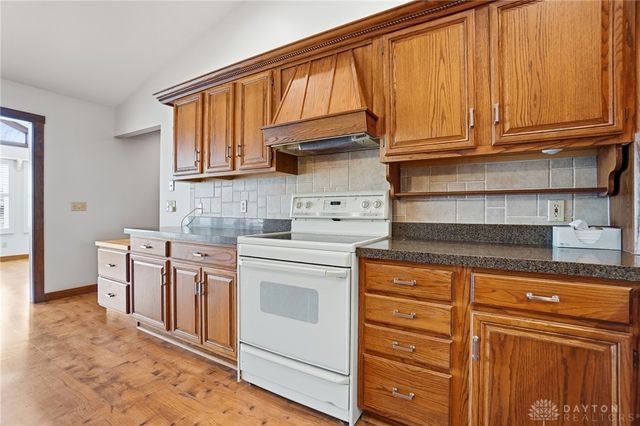 1398 Elizabeth Court, Springfield, OH 45503