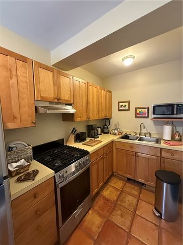 141 Coggeshall Avenue, Newport, RI 02840
