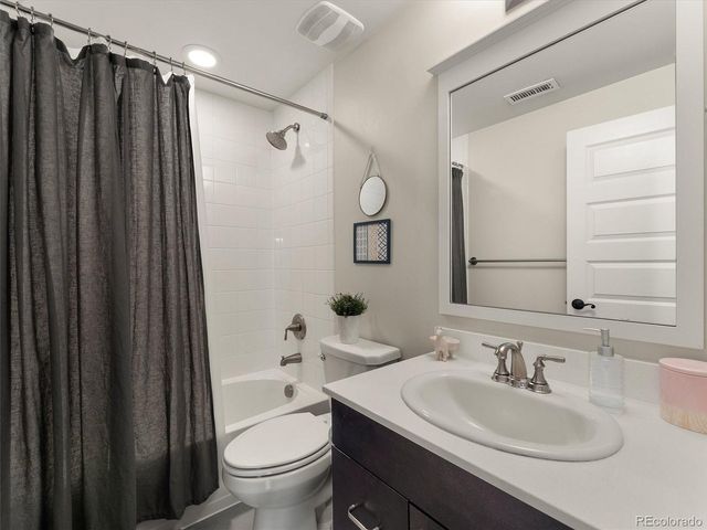 6092 Chester St, Denver, CO 80238