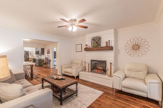 708 Lakeshore Drive, Little Elm, TX 75068