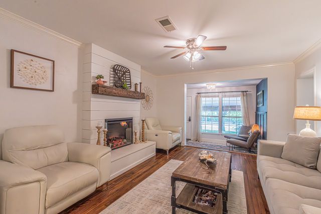 708 Lakeshore Drive, Little Elm, TX 75068