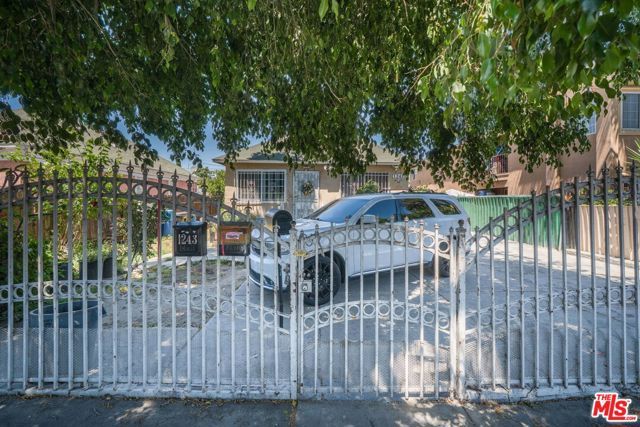 1243 E 48th Street, Los Angeles, CA 90011