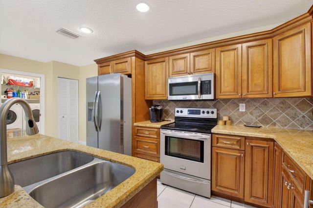 966 NW 37th Avenue, Delray Beach, FL 33445