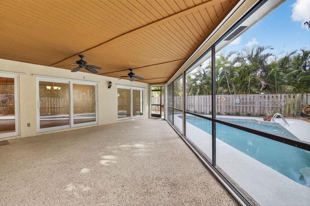 966 NW 37th Avenue, Delray Beach, FL 33445