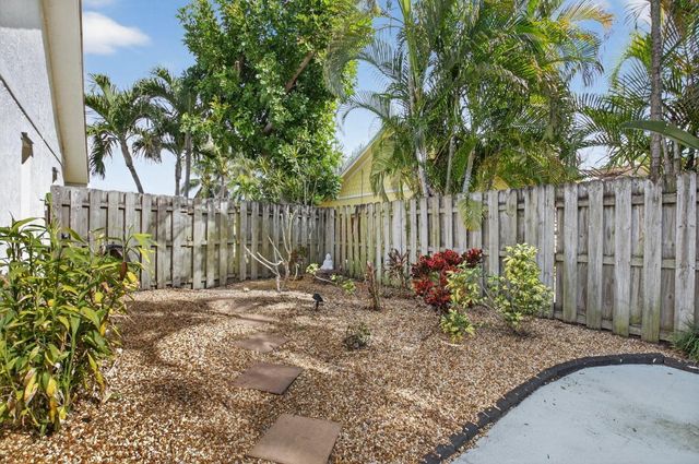 966 NW 37th Avenue, Delray Beach, FL 33445