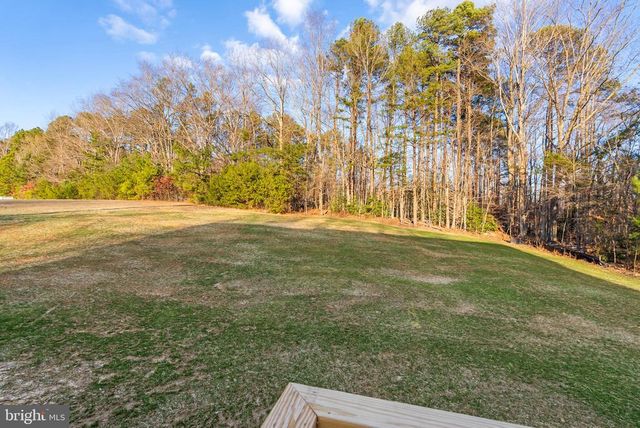 22 LAKE COUNTRY DR, Mineral, VA 23117