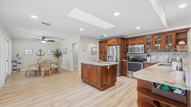 15127 PENNINGTON ROAD, Tampa, FL 33624