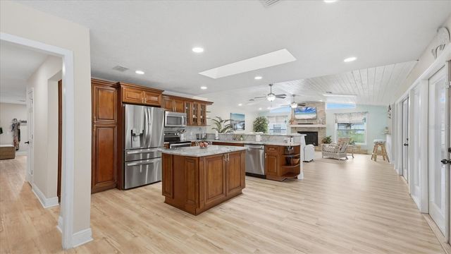 15127 PENNINGTON ROAD, Tampa, FL 33624