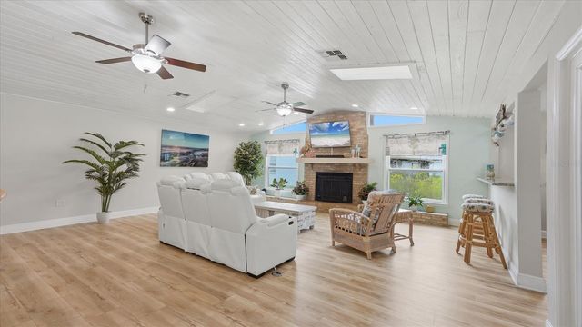 15127 PENNINGTON ROAD, Tampa, FL 33624