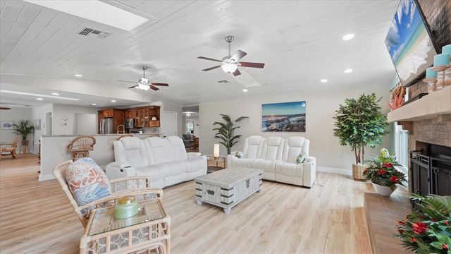 15127 PENNINGTON ROAD, Tampa, FL 33624