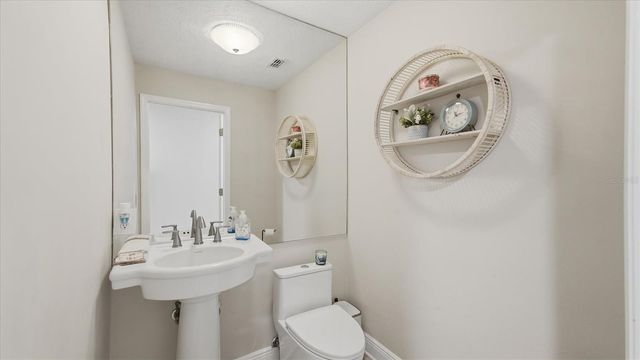 15127 PENNINGTON ROAD, Tampa, FL 33624