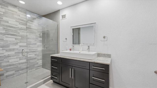 15127 PENNINGTON ROAD, Tampa, FL 33624