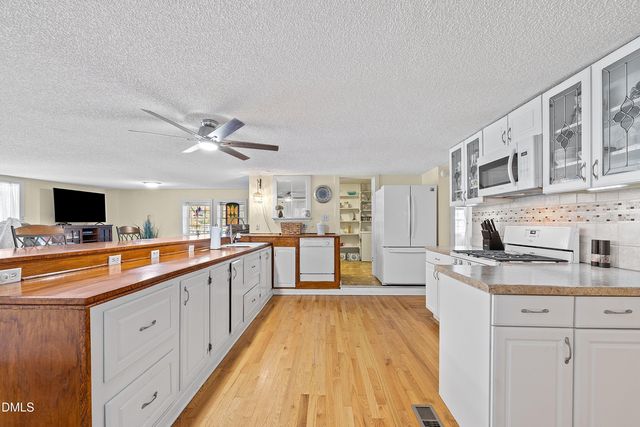 688 John Lee Road, Dunn, NC 28334