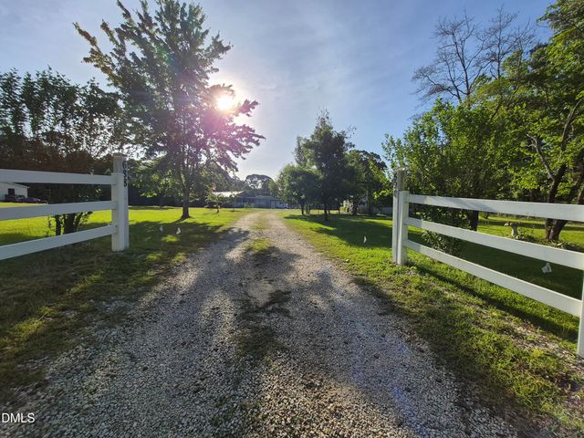 688 John Lee Road, Dunn, NC 28334