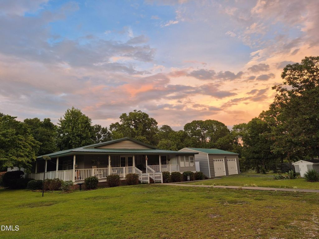 688 John Lee Road, Dunn, NC 28334