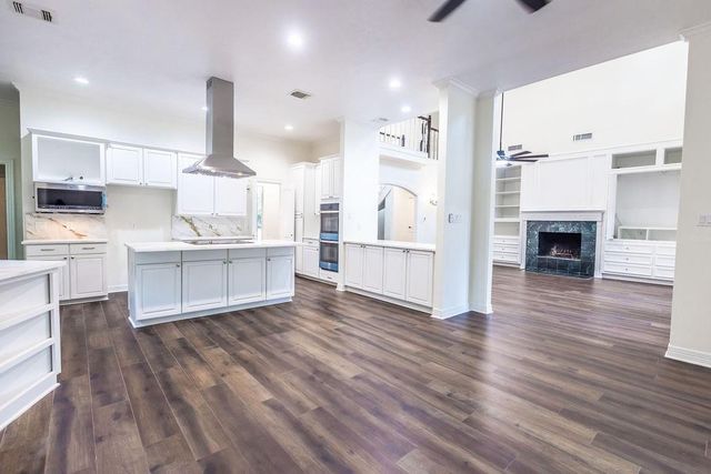 3230 Lake Island Drive, Montgomery, TX 77356