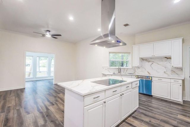 3230 Lake Island Drive, Montgomery, TX 77356