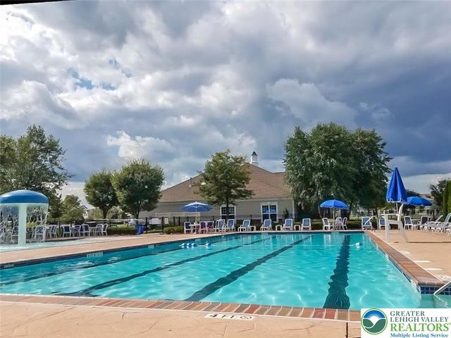 8460 Cromwell Court, Upper Macungie Twp, PA 18031