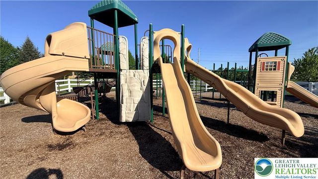 8460 Cromwell Court, Upper Macungie Twp, PA 18031
