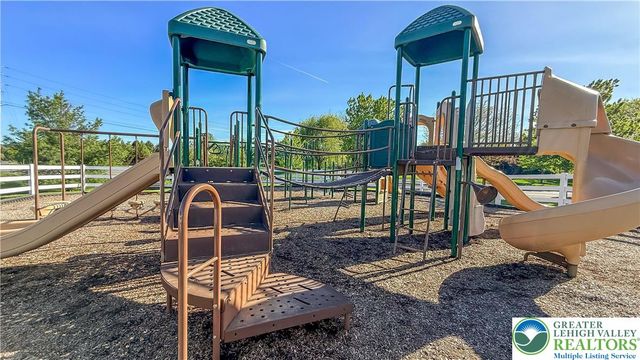 8460 Cromwell Court, Upper Macungie Twp, PA 18031