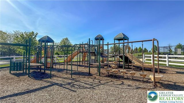 8460 Cromwell Court, Upper Macungie Twp, PA 18031