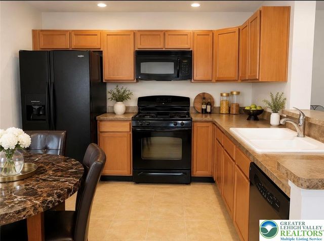 8460 Cromwell Court, Upper Macungie Twp, PA 18031