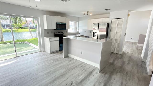 13950 Oak Ridge Drive, Davie, FL 33325