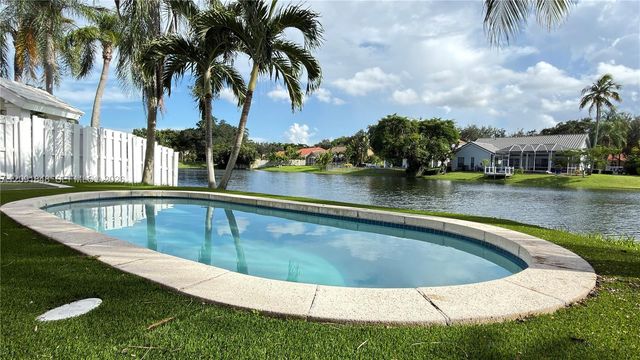 13950 Oak Ridge Drive, Davie, FL 33325
